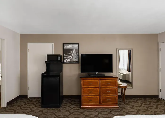 Ramada Bayside Inn & Suites