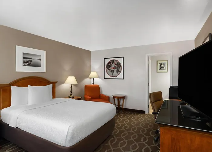Ramada Bayside Inn & Suites