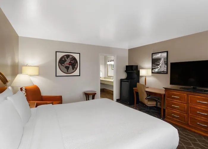 Ramada Bayside Inn & Suites