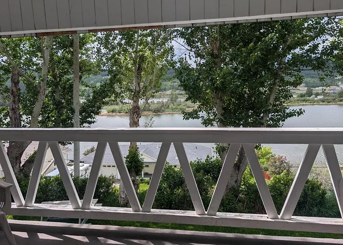 Lakeside Motel