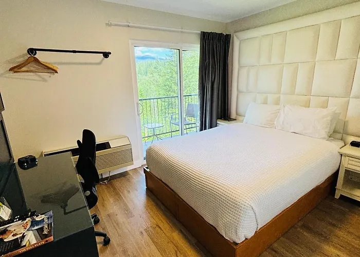 Hotel Civilia Lakeside By Civilia Golf Retreat