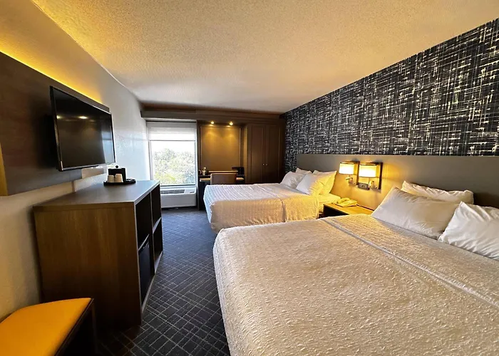Pittsburgh Airport Inn And Suites