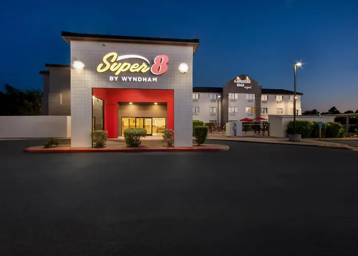Super 8 By Wyndham Gilbert