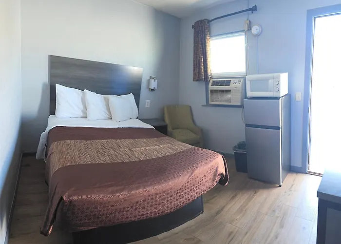Plaza Motel