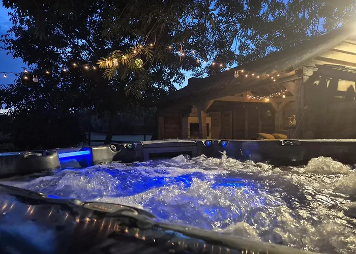 Casa Leone Near Bruges With Jacuzzi & Parking