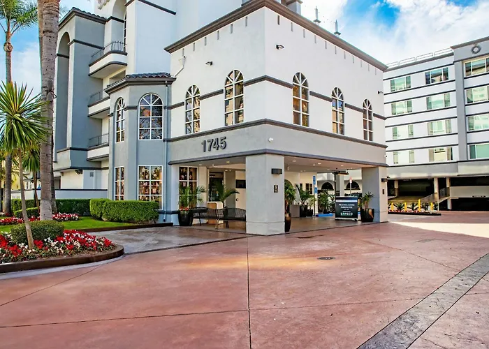 Peacock Suites