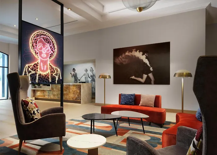 Hotel Zessa Orange County Airport, A Doubletree By Hilton