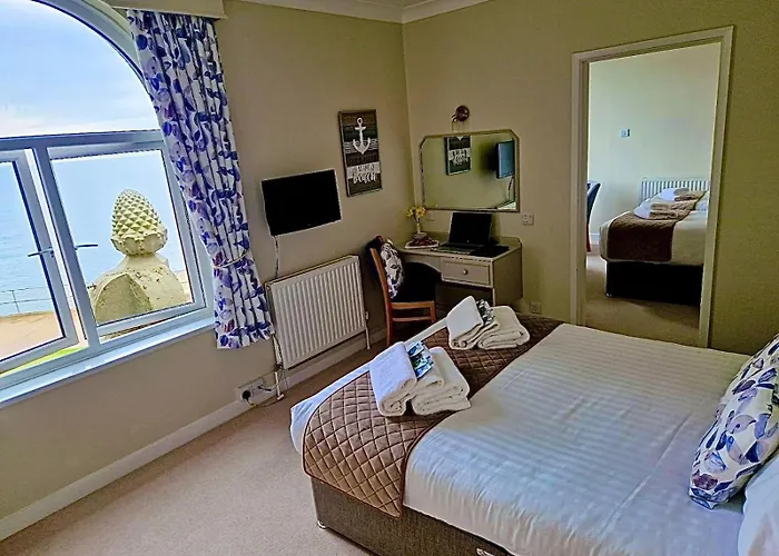 Redcliffe Hotel