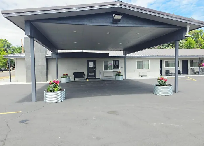 Oregon Trail Inn And Suites