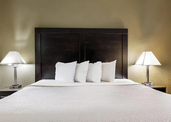 Baymont By Wyndham Janesville