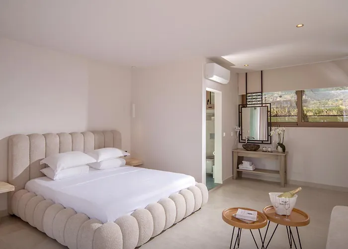 Parthenis Hotel & Suites