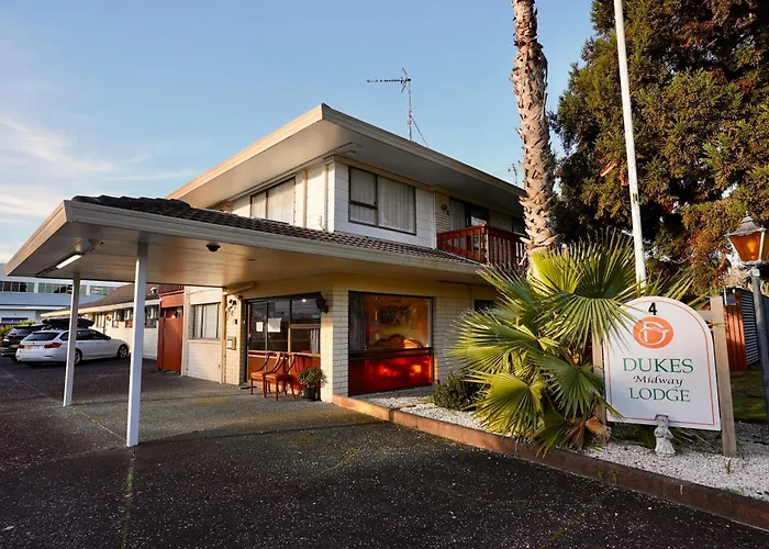 Dukes Midway Lodge