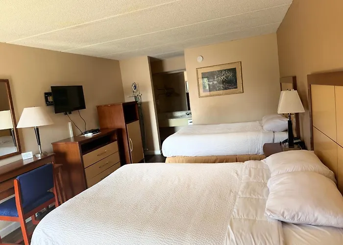 Camilla Inn & Suites