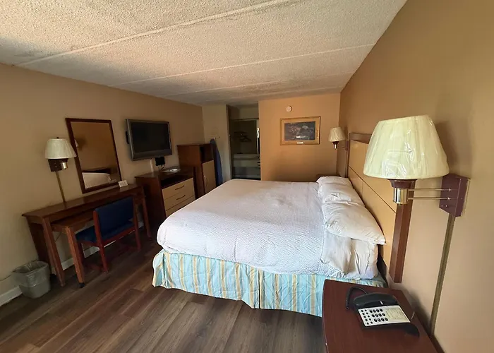 Camilla Inn & Suites