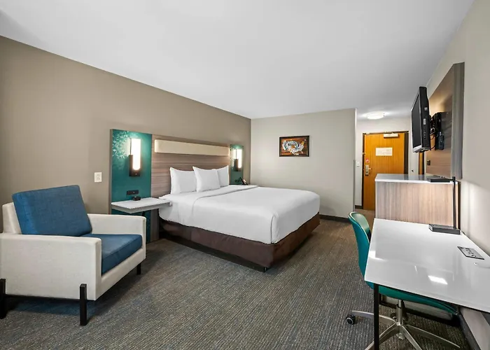 Econo Lodge Inn & Suites Santa Fe South
