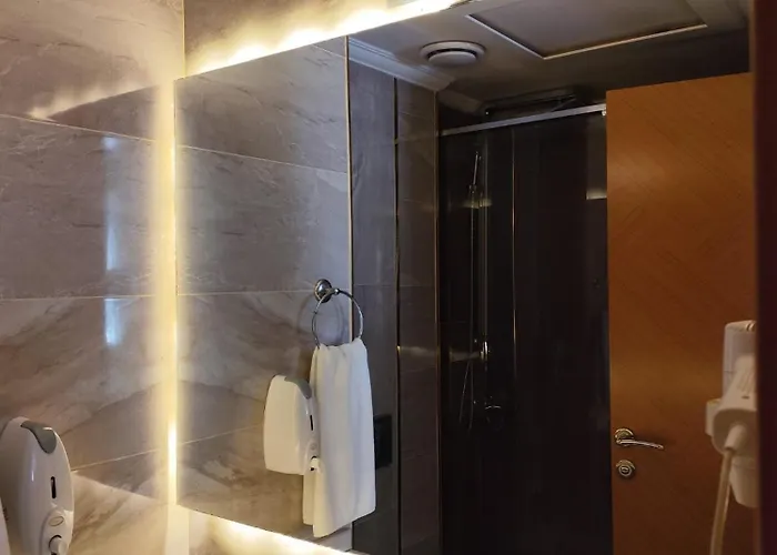 Golden Deluxe Hotel