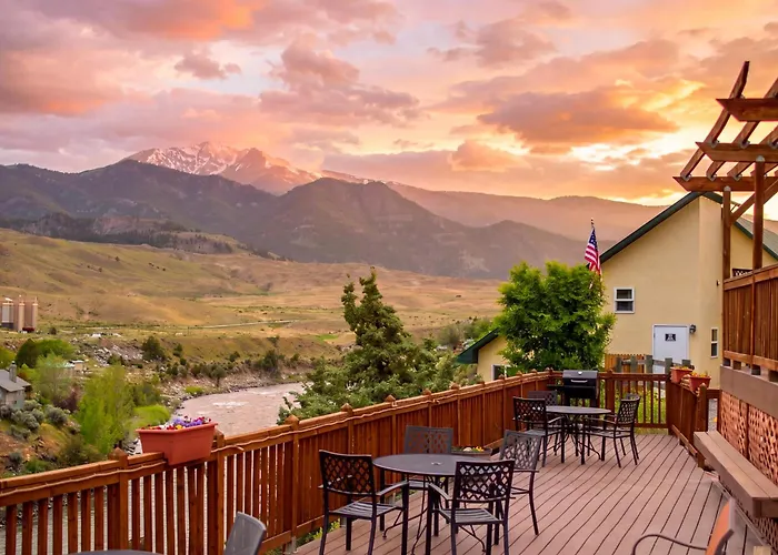 Yellowstone Riverside Cottages
