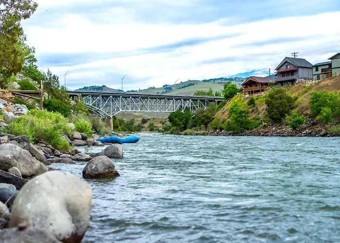 Yellowstone Riverside Cottages