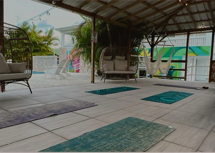 El Flamingo Beach Club