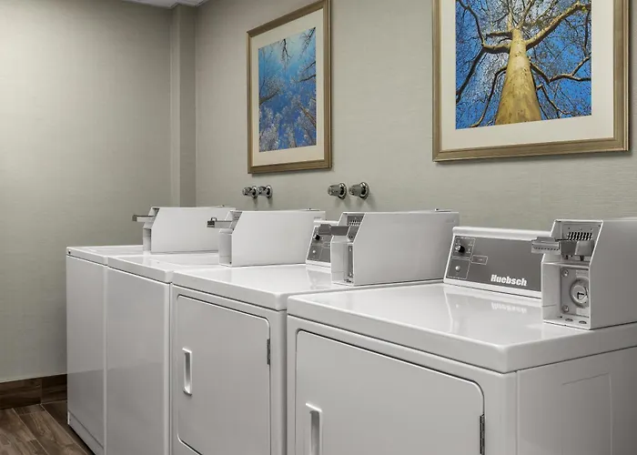 Hampton Inn & Suites Montreal-Dorval