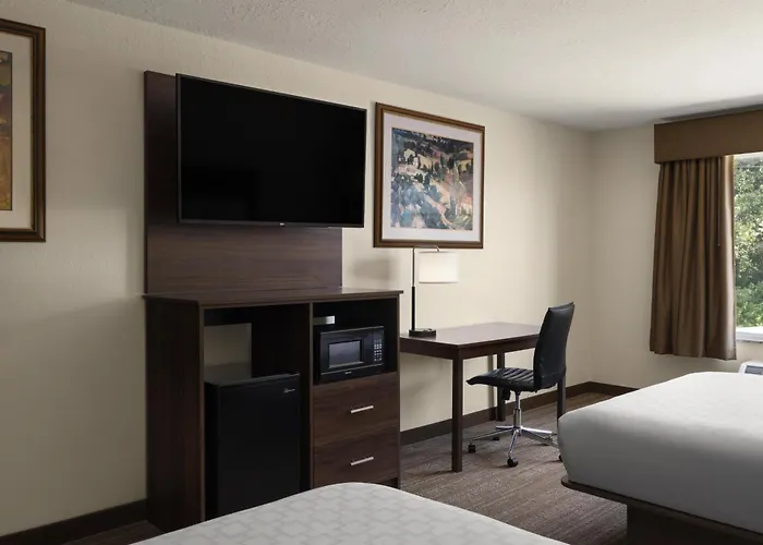 Crown Pointe Lodge; BW Signature Collection