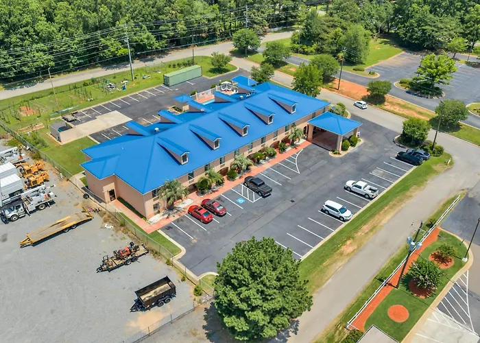 Gray Inn & Suites