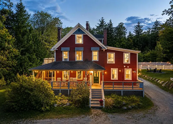 The Aurora Inn & Cottages