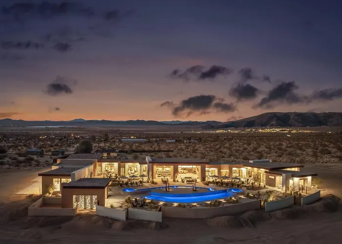 Peak By Fieldtrip 8 Bedroom Modern Oasis 2 Pools