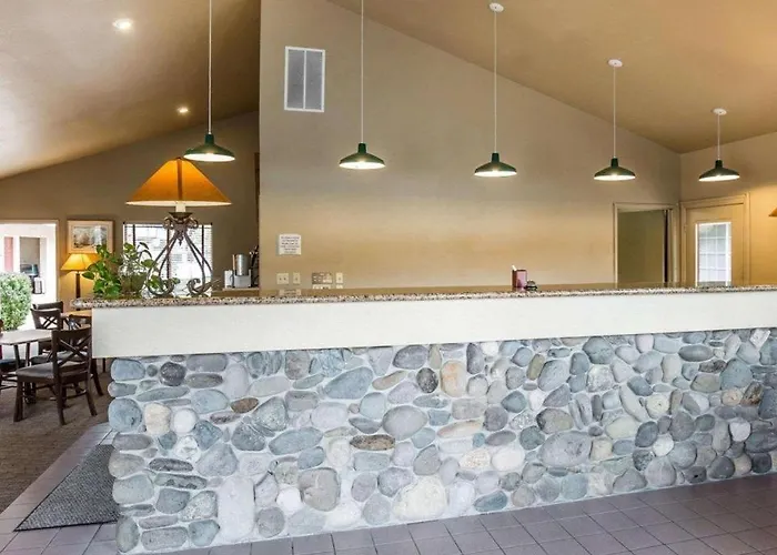 Quality Inn & Suites Minden