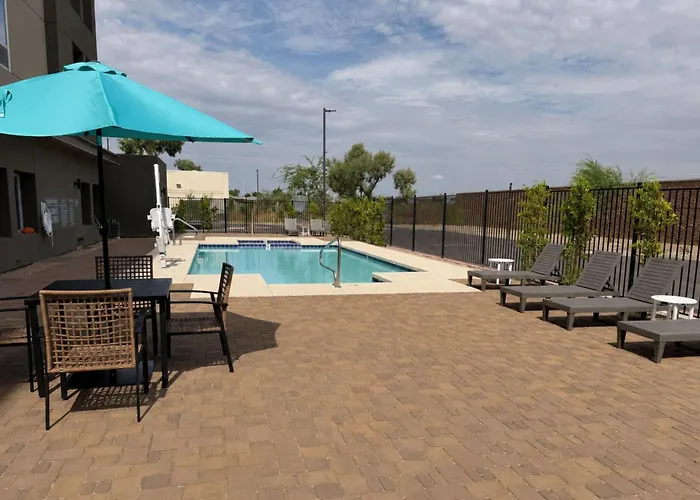 La Quinta Inn & Suites By Wyndham Phoenix West Glendale