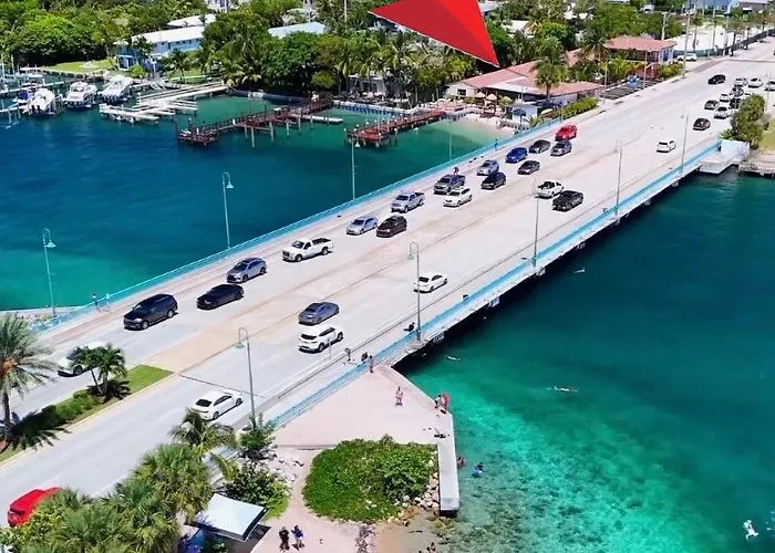 Blue Heron Bridge Hotel And Dive Club