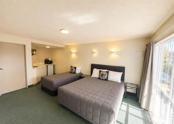 Bk'S Fountain Court Motel