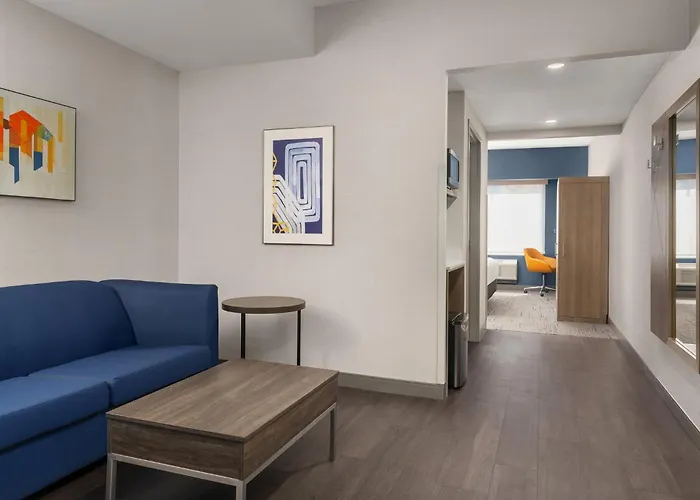 Holiday Inn Express & Suites Vaughan-Southwest By Ihg