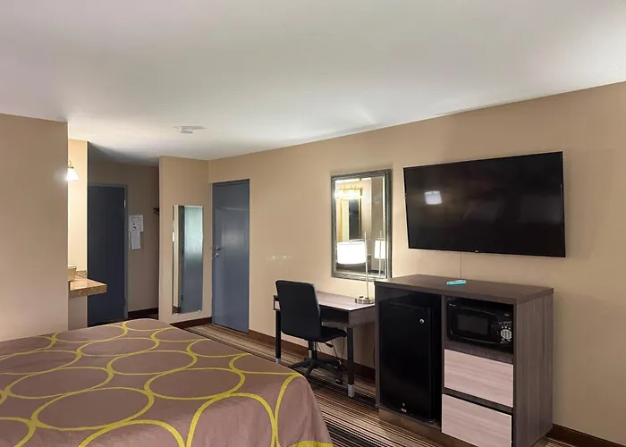 Super 8 By Wyndham Harrison Oh