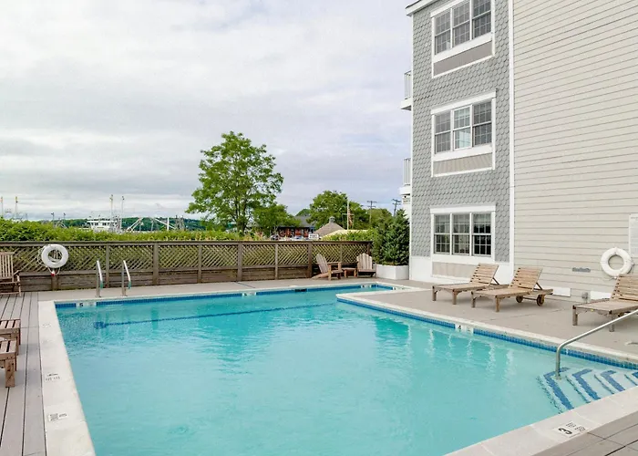 The Harbor Front Inn