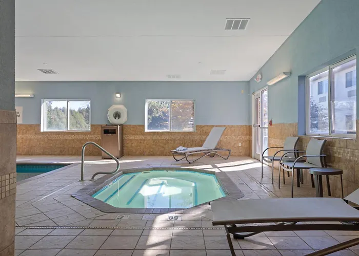 Holiday Inn Express & Suites Torrington By Ihg