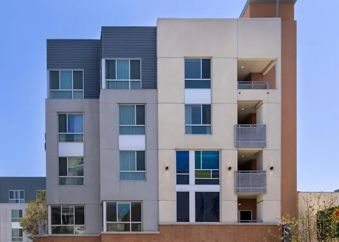 Hampton Inn & Suites Los Angeles -