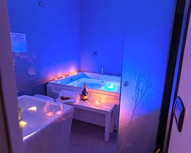 Etnea 208 Luxury Jacuzzi Suite