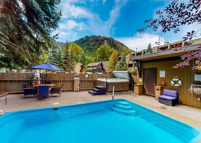 Main St. Gem - Pool & Hot Tub - Walk To Lifts, Dog-Friendly, Third Floor