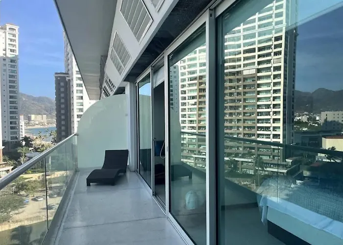 Peninsula Condominiums, Zone, Pv