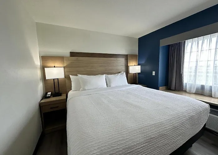 Super 8 By Wyndham Fargo Airport