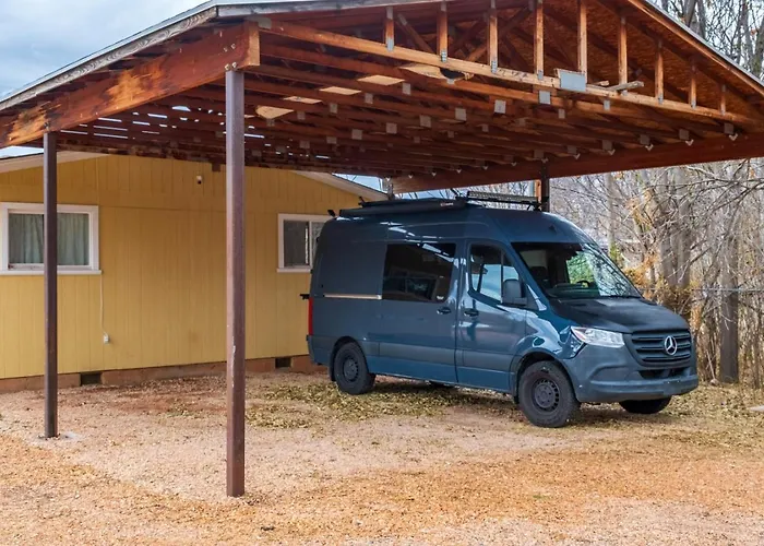 Adventure'S Oasis, Venture Base Unit 4