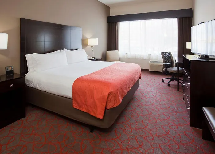 Holiday Inn Express & Suites Bloomington West By Ihg
