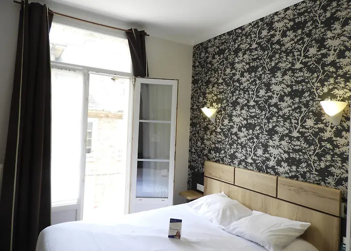 Logis -Hotel & Restaurant De La Place