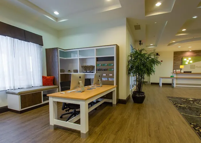 Holiday Inn Hotel & Suites Bloomington Airport By Ihg