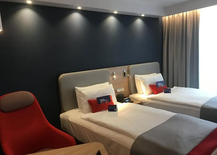 Holiday Inn Express Zürich Airport, an IHG Hotel