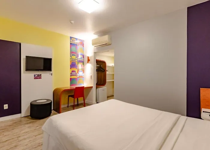 Ibis Styles - 1 Quadra Do Mar