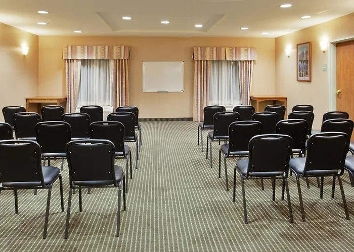 Holiday Inn Express & Suites By Ihg