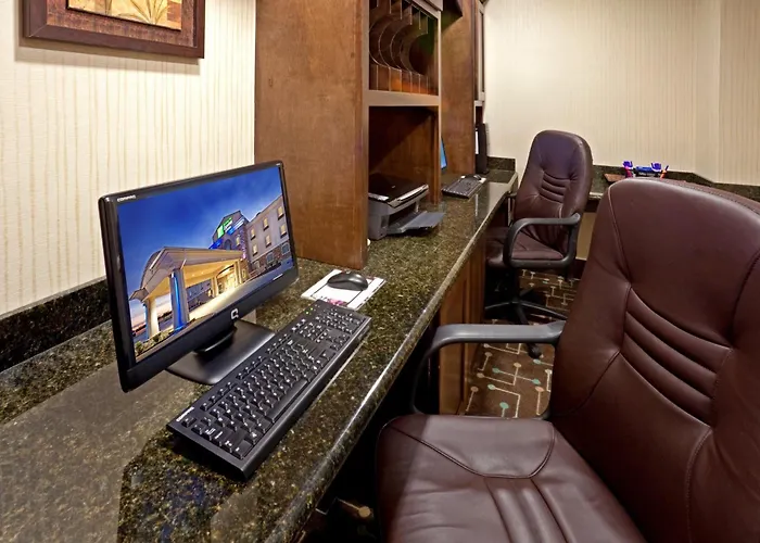 Holiday Inn Express & Suites Cedar Hill By Ihg