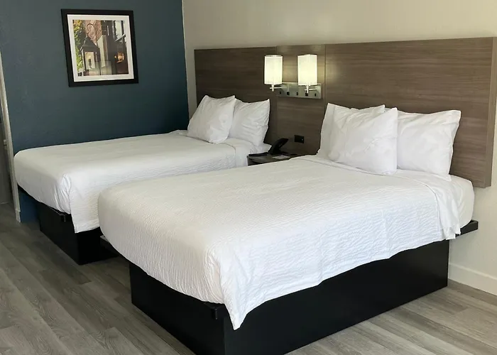 Travelers Inn & Suites